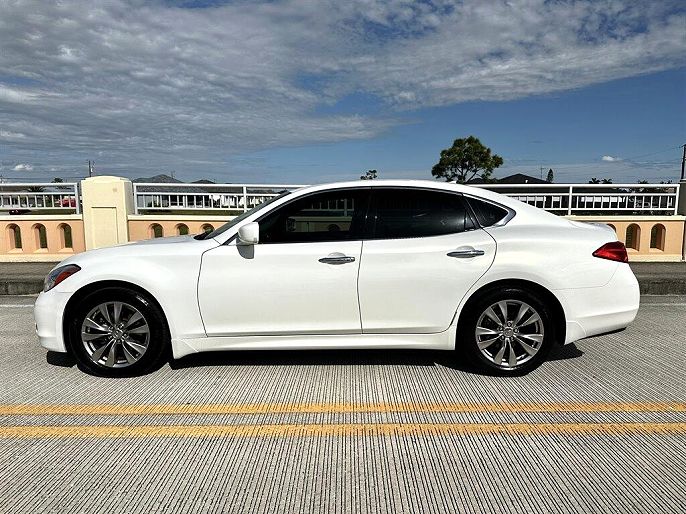 2013 Infiniti M37