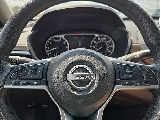 2023 Nissan Altima 2.5 SV photo 11