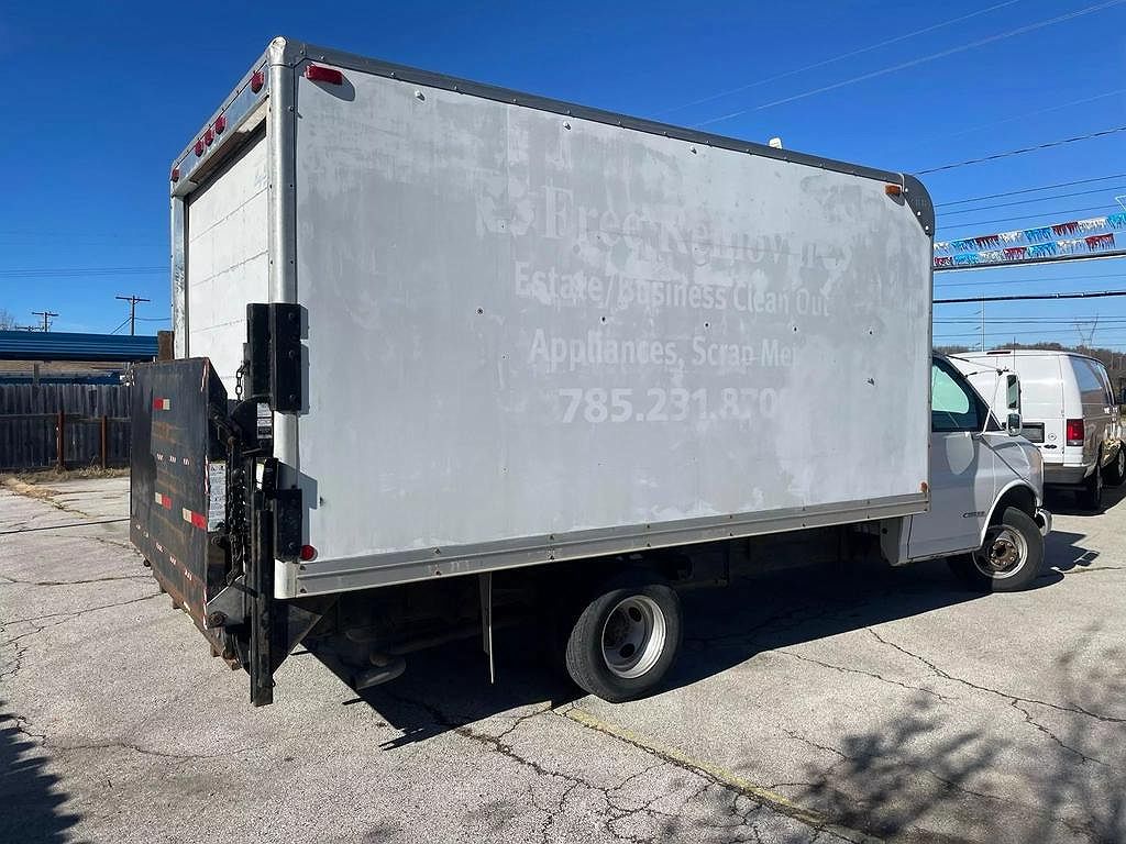 2002 Chevrolet Express 3500 image 5