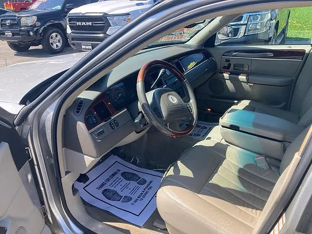 2003 Lincoln Town Car