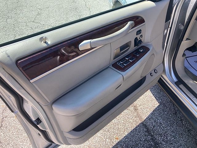 2003 Lincoln Town Car