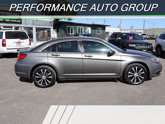 2013 Chrysler 200