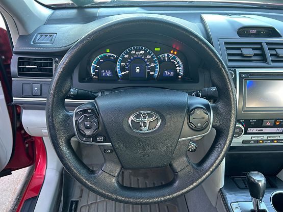 2013 Toyota Camry Hybrid LE photo 2