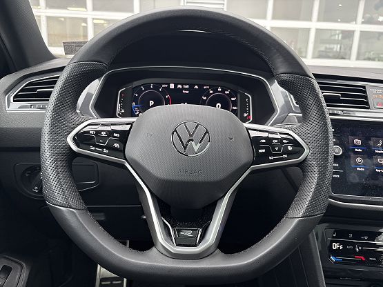 2024 Volkswagen Tiguan SEL R-Line Black photo 3