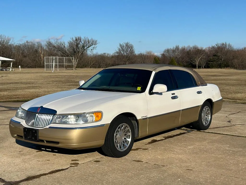 2001 Lincoln Town Car Signature image 0
