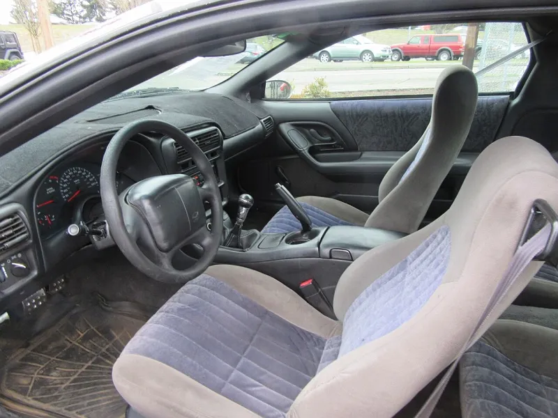 2002 Chevrolet Camaro Base image 4
