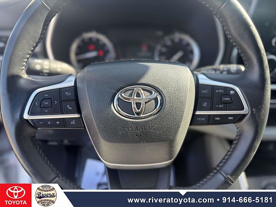 2022 Toyota Highlander XLE photo 10