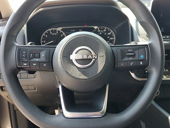 2023 Nissan Rogue SV photo 6