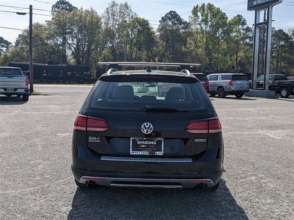 2019 Volkswagen Golf S image 5