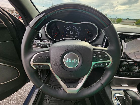 2019 Jeep Grand Cherokee Overland photo 2