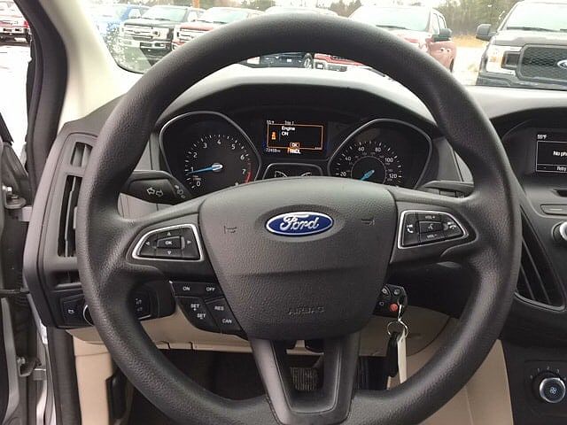 2015 Ford Focus SE image 12
