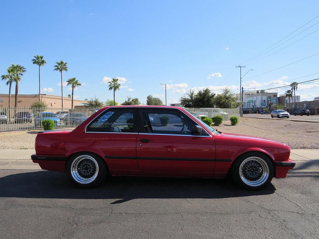 1989 BMW 3 Series 325is image 2