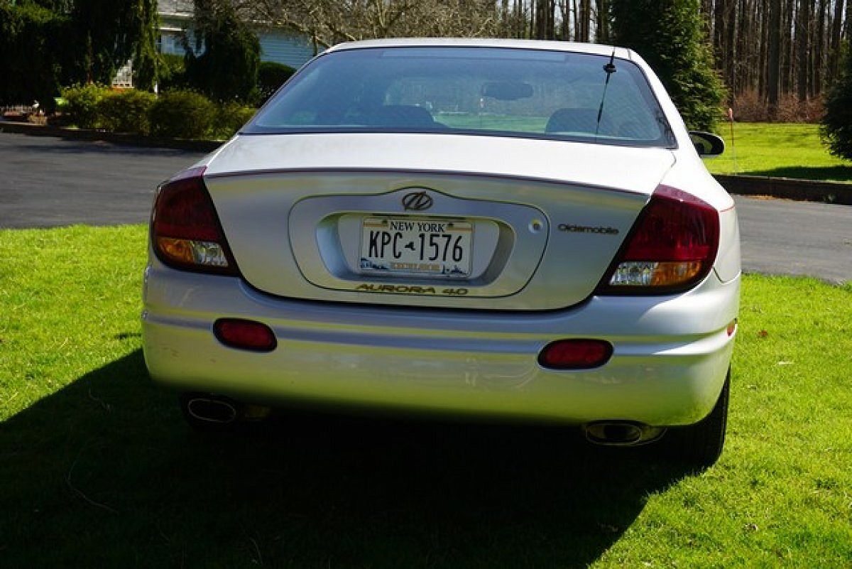 2003 Oldsmobile Aurora 4.0 image 6