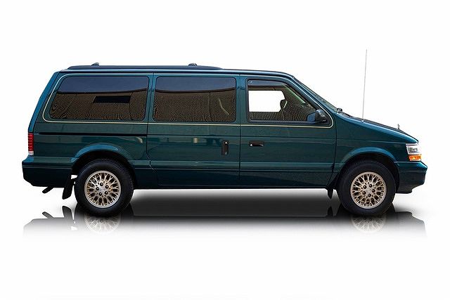 1994 Plymouth Grand Voyager SE image 1