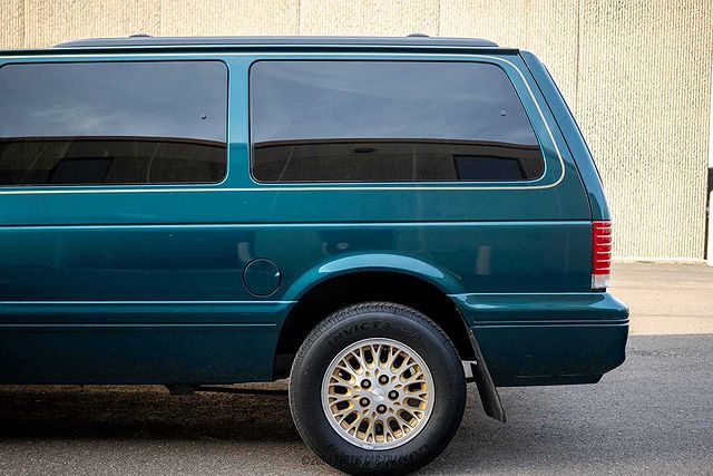 1994 Plymouth Grand Voyager SE image 4