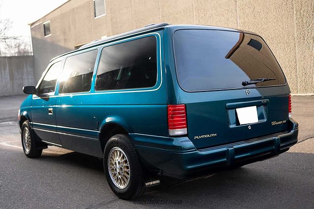 1994 Plymouth Grand Voyager SE image 5