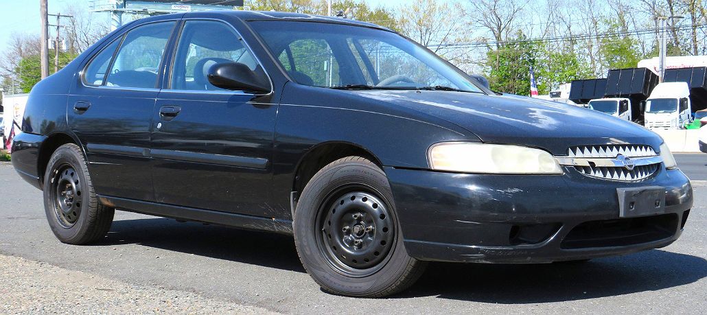 2000 Nissan Altima GXE image 1