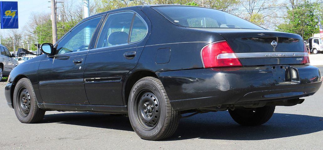 2000 Nissan Altima GXE image 3
