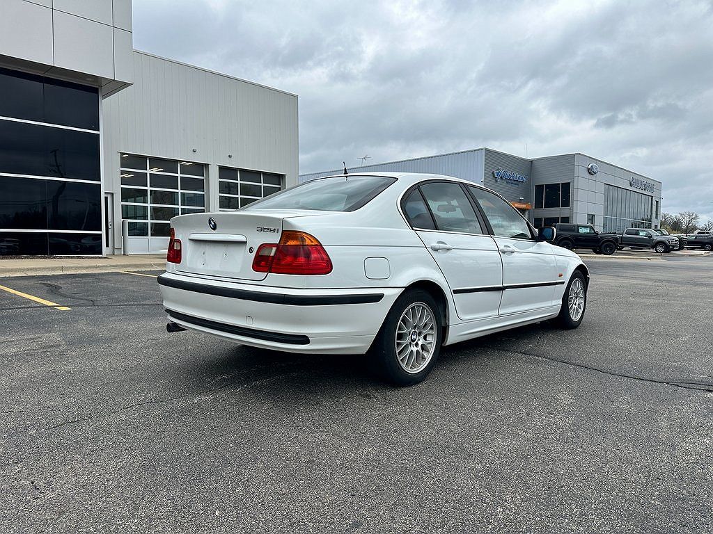 1999 BMW 3 Series 328i image 3