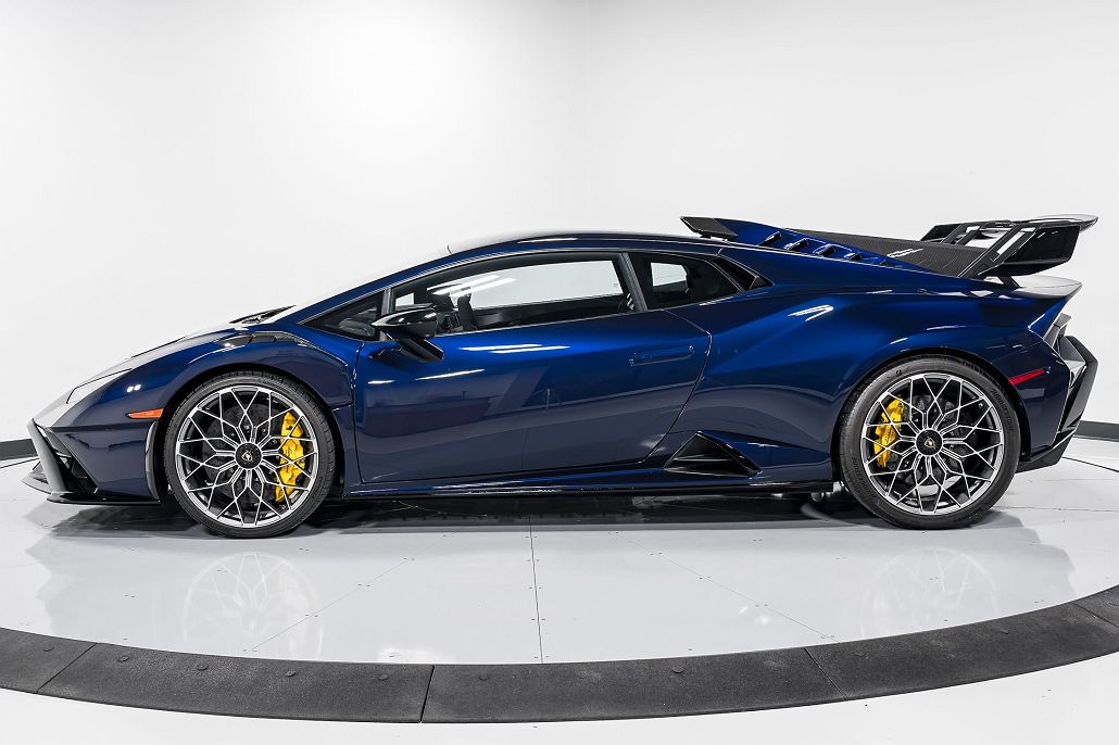 2023 Lamborghini Huracan STO image 5