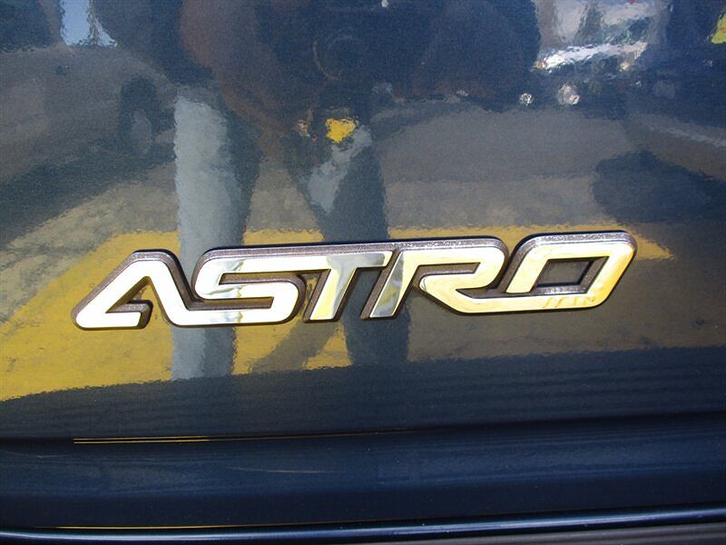 2004 Chevrolet Astro Base image 20