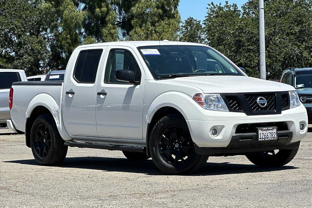 2018 Nissan Frontier SV image 1