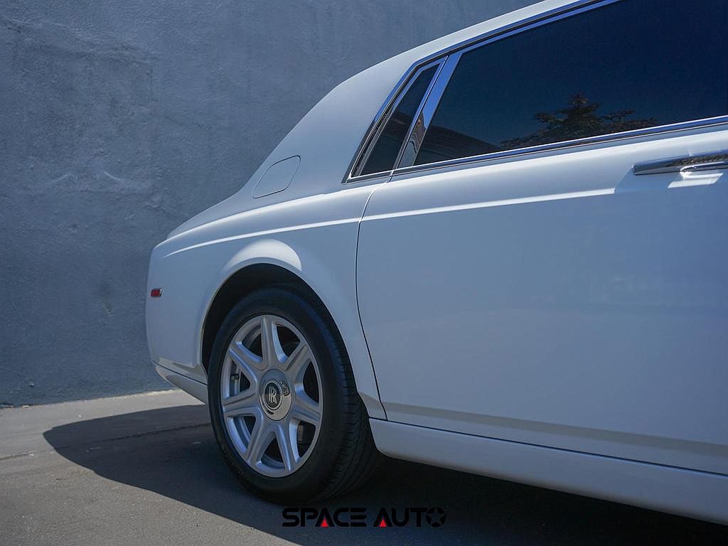 2010 Rolls-Royce Phantom EWB image 4