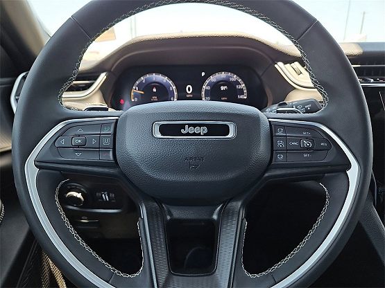 2024 Jeep Grand Cherokee Laredo photo 10