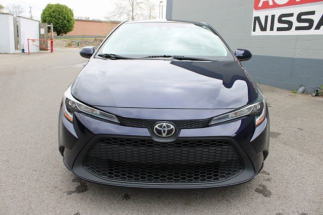 2021 Toyota Corolla LE image 1