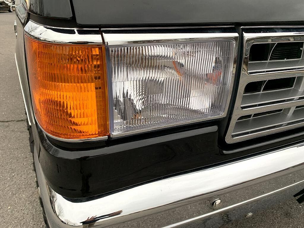 1989 Ford F-150 null image 2