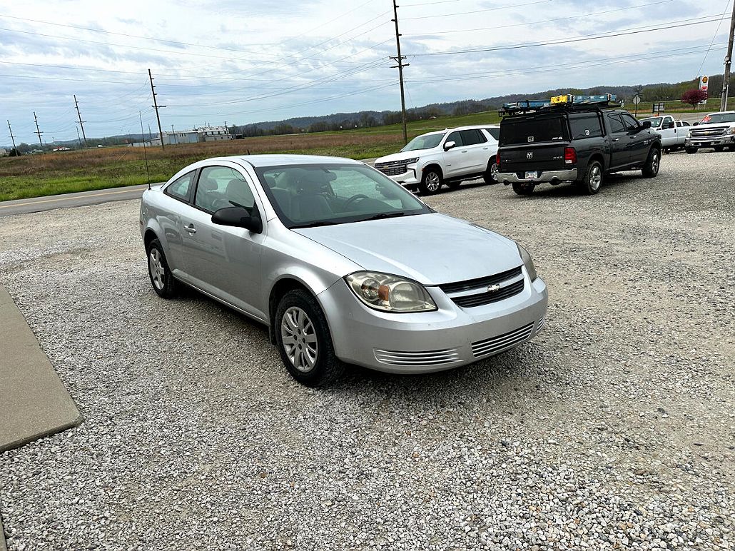 2010 Chevrolet Cobalt Base image 2
