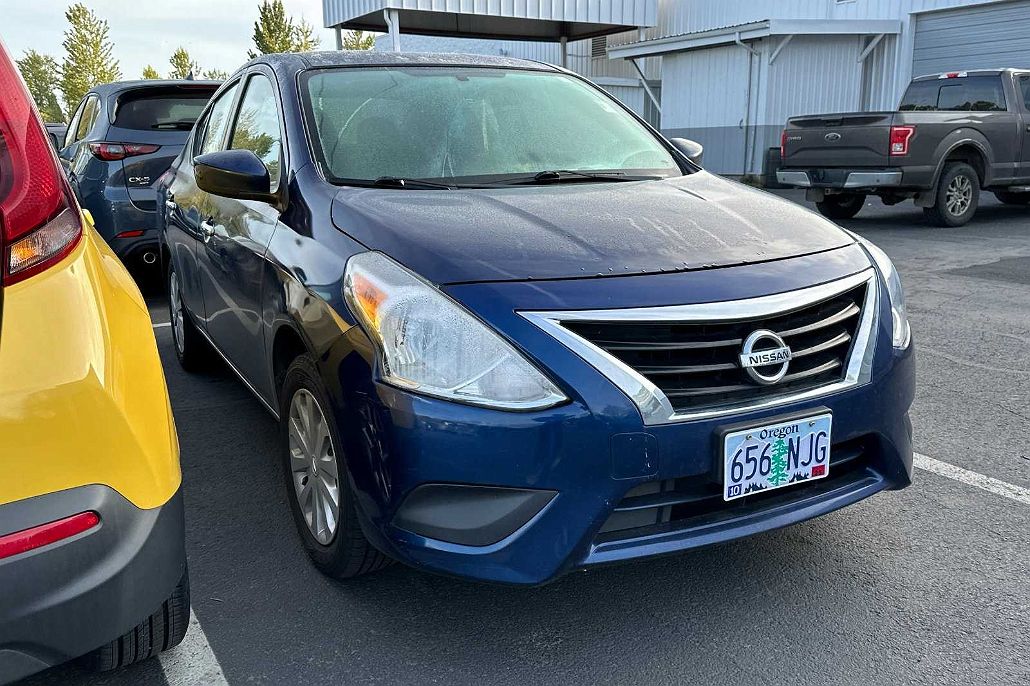 2019 Nissan Versa SV image 1