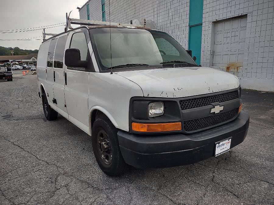 2003 Chevrolet Express 1500 image 0