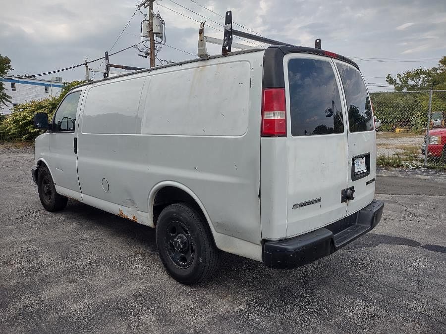 2003 Chevrolet Express 1500 image 9
