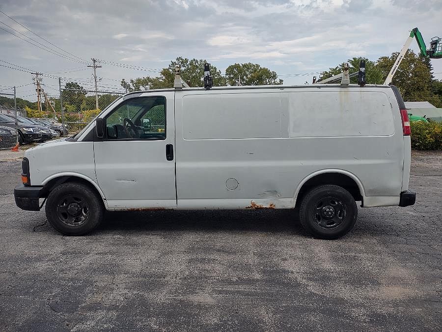 2003 Chevrolet Express 1500 image 12