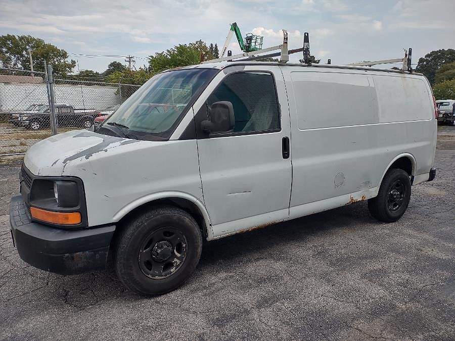 2003 Chevrolet Express 1500 image 13