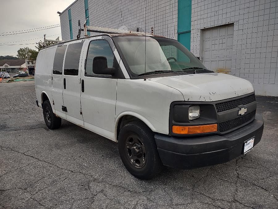 2003 Chevrolet Express 1500 image 1