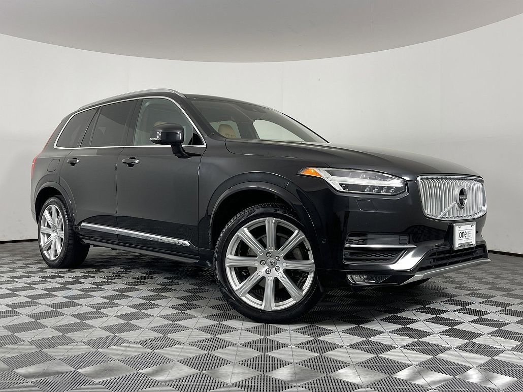 2016 Volvo XC90 T6 First Edition image 1