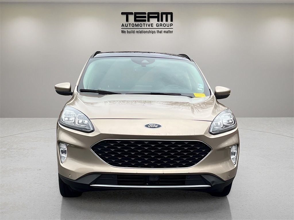 2020 Ford Escape Titanium image 1
