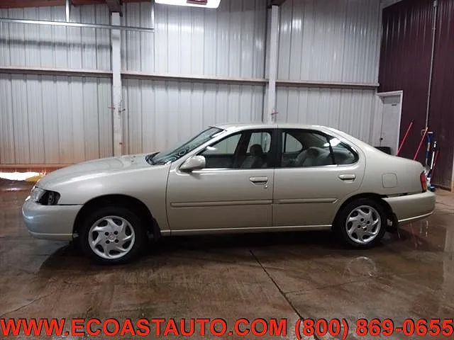 1999 Nissan Altima GXE image 0