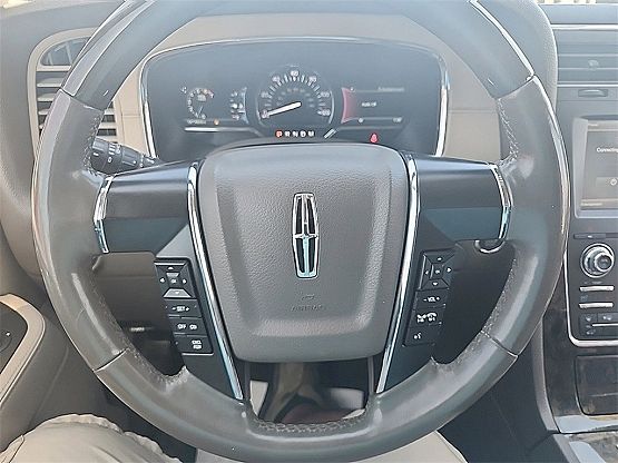 2015 Lincoln Navigator Base photo 11
