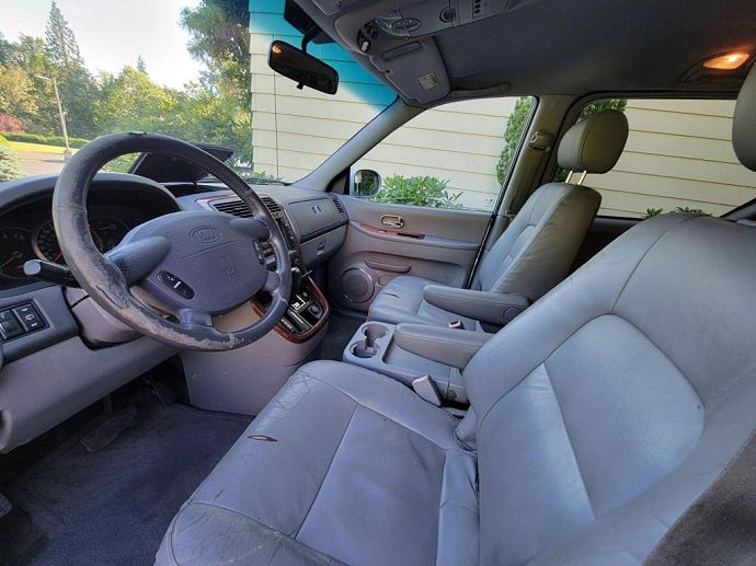 kia sedona lx 2002 interior