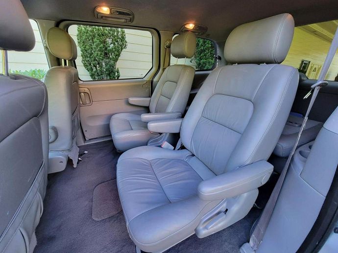 kia sedona lx 2002 interior