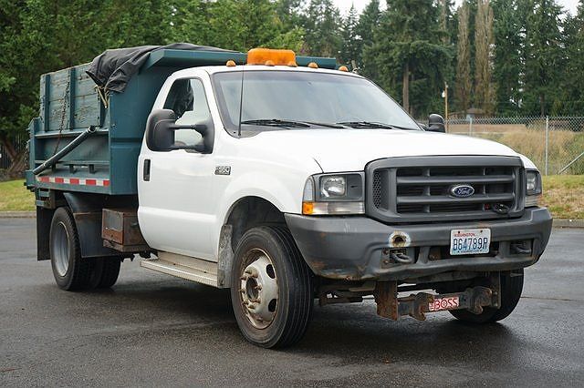 2002 Ford F-550 null image 0