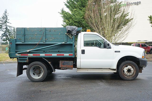 2002 Ford F-550 null image 1