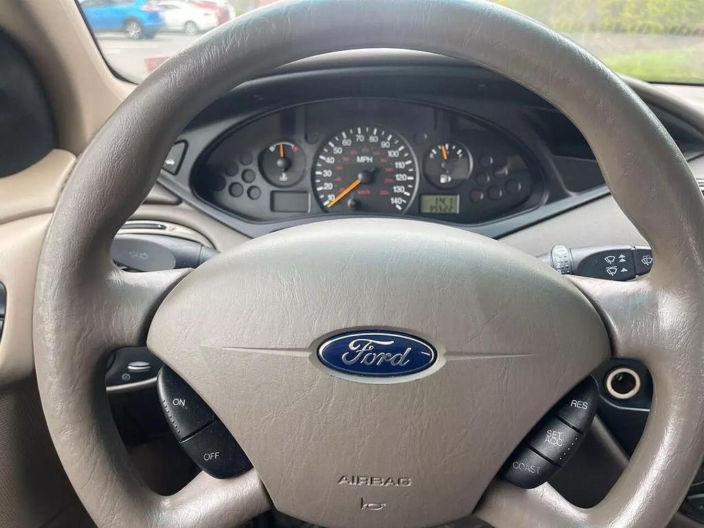 2002 Ford Focus SE image 28