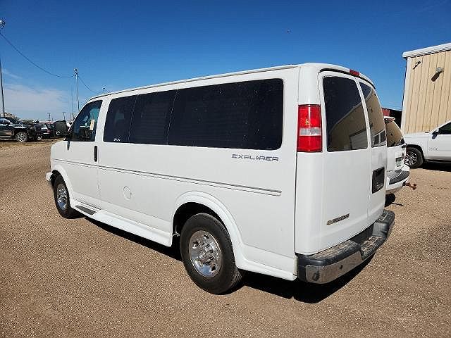 2017 Chevrolet Express 2500 image 1