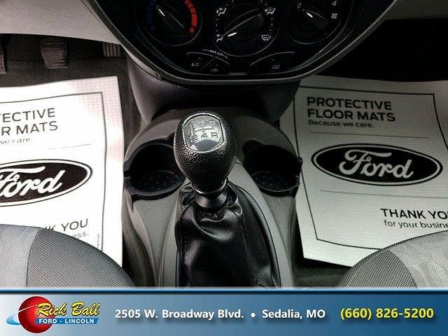 2005 Ford Focus SE image 25