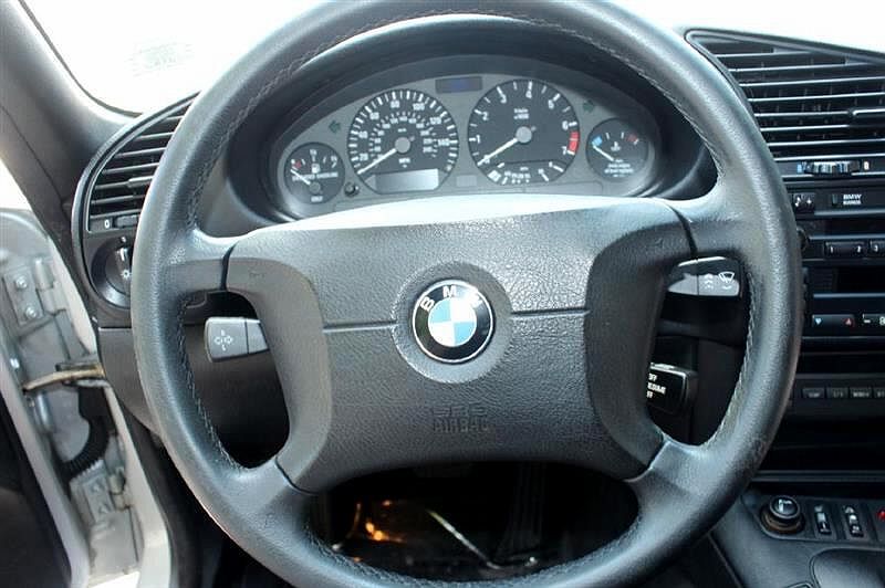 1999 BMW 3 Series 323i image 12