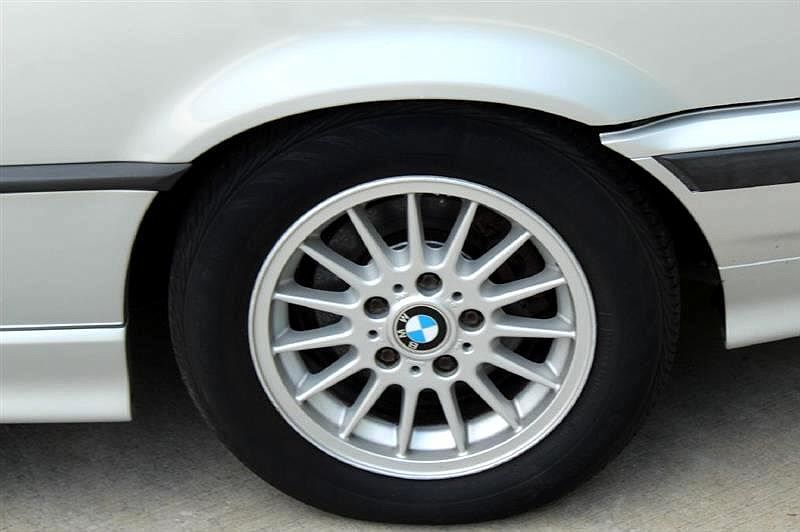 1999 BMW 3 Series 323i image 20